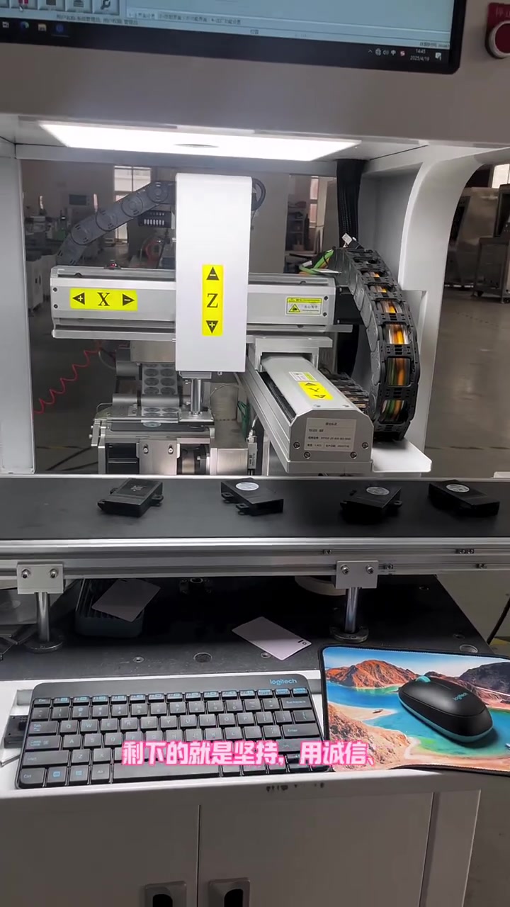 25800視覺自動貼標機 智能解決生產貼標煩惱，高效提升產能與精準度